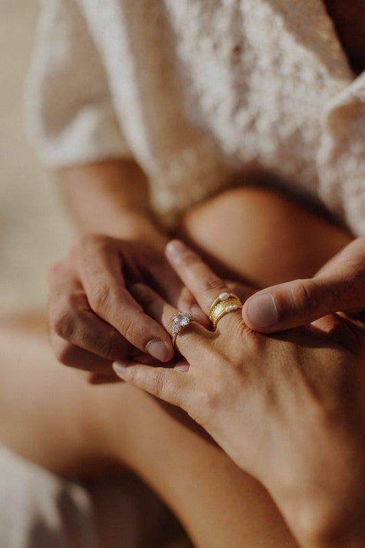 Le guide des tailles : comment connaître sa taille de bijou facilement ?