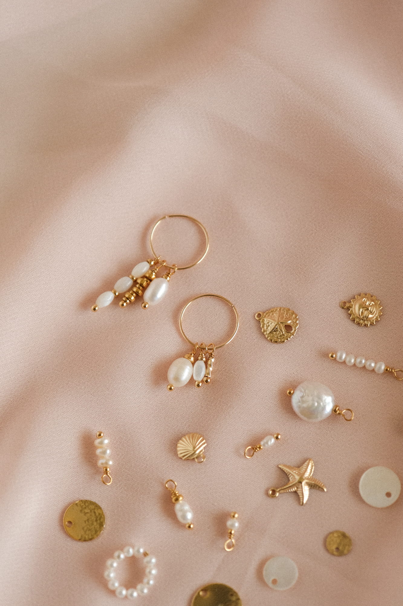 créoles à composer soi-même avec des pendentifs et charms