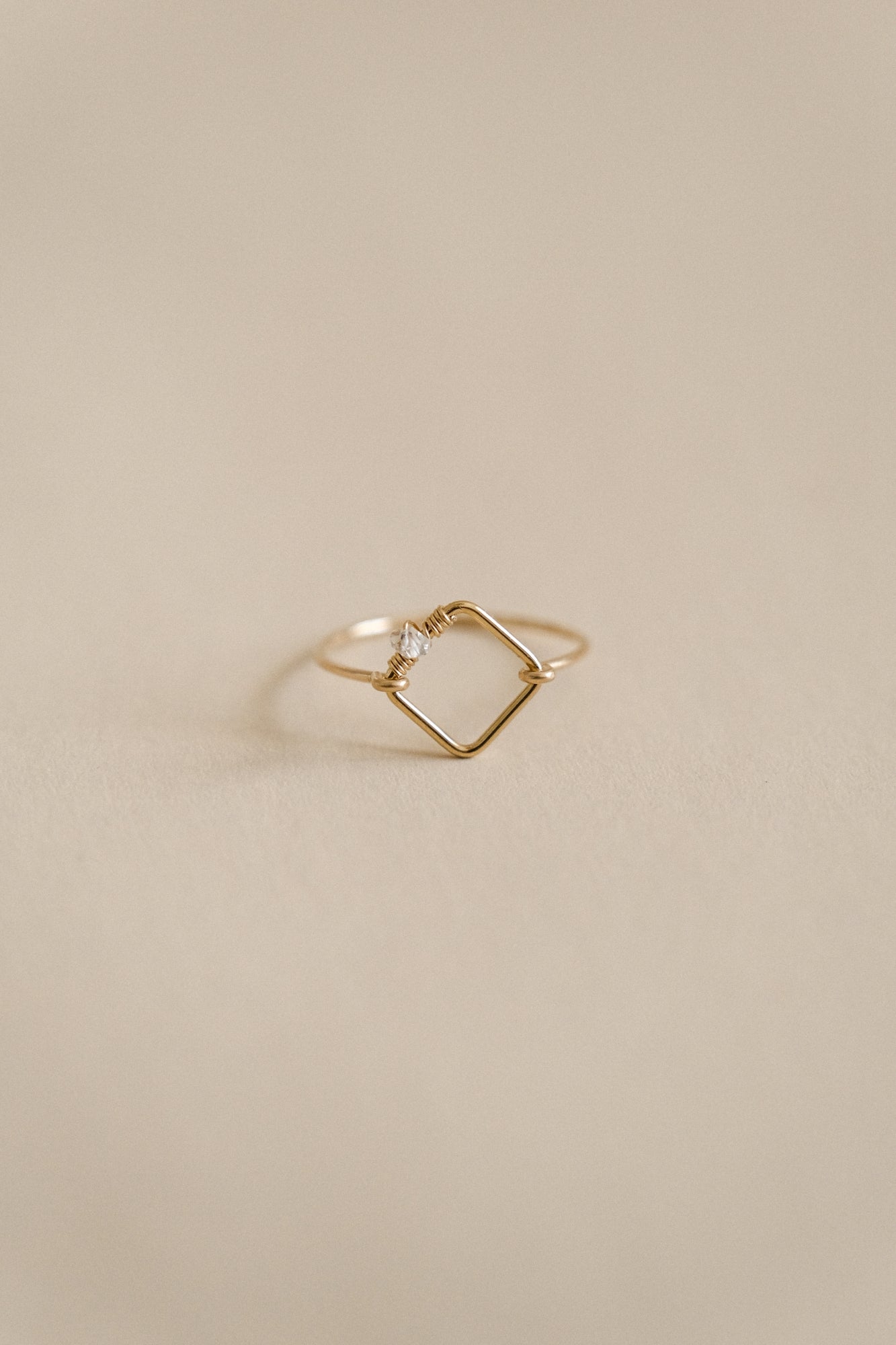 “Isae” ring