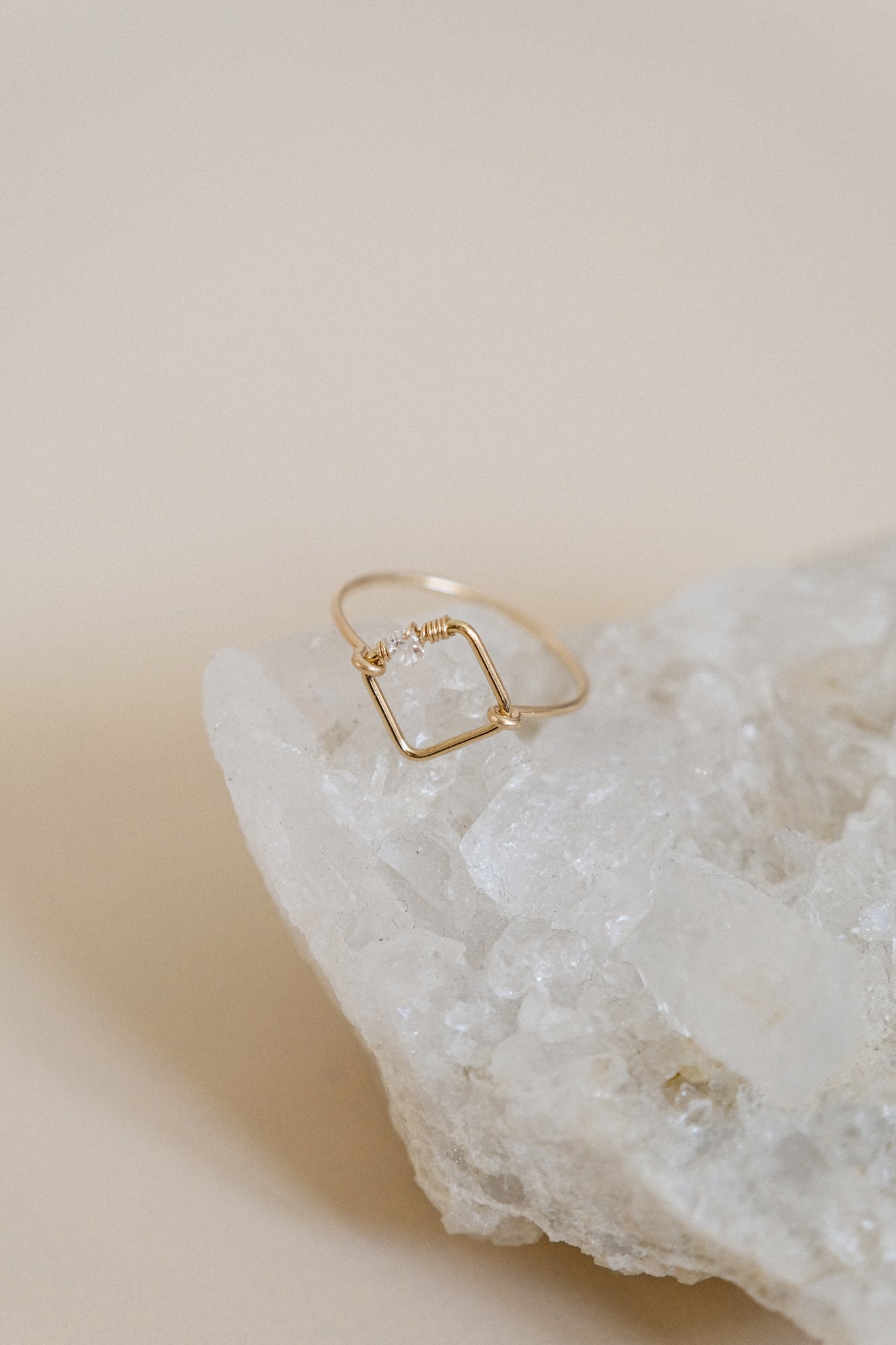 “Isae” ring