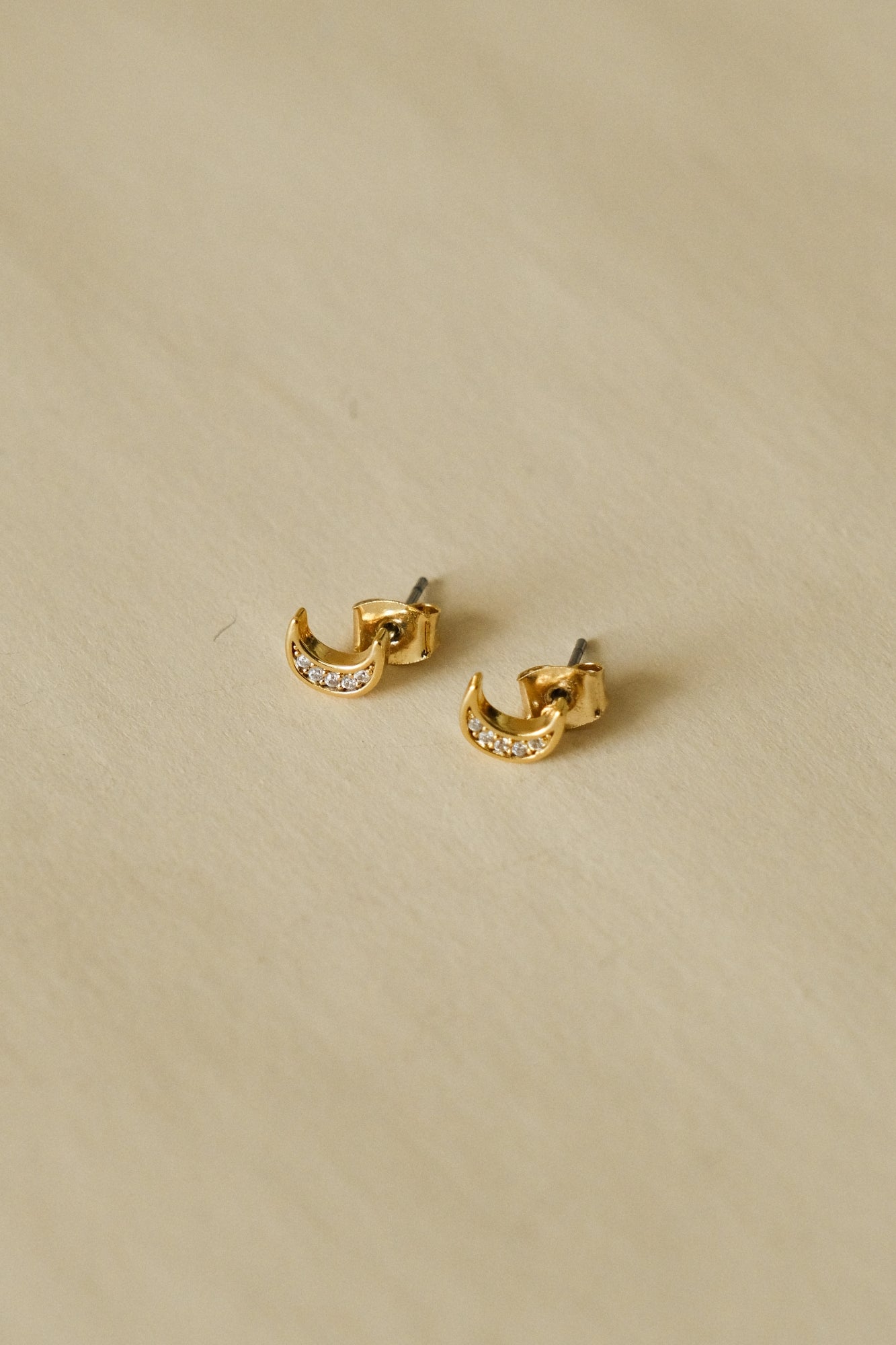 “Keya” stud earrings