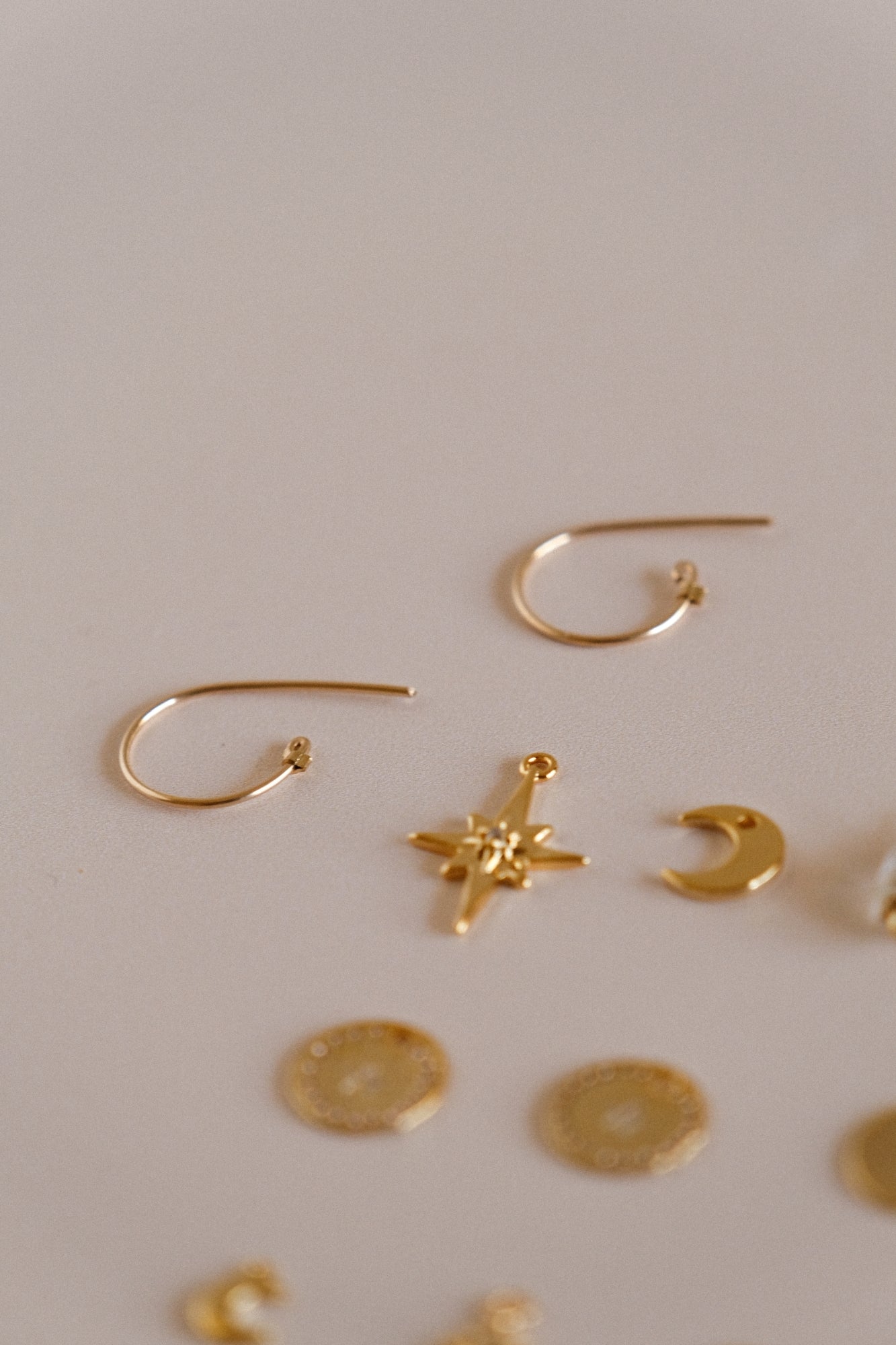 Mini créoles "Calypso" + charms (14 versions au choix)