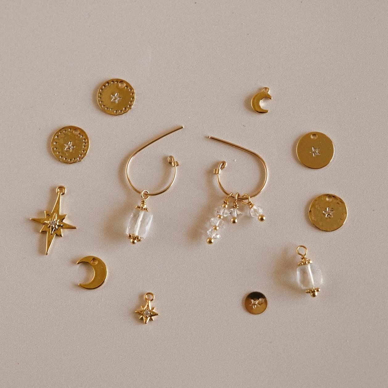 Mini créoles "Calypso" + charms (14 versions au choix)
