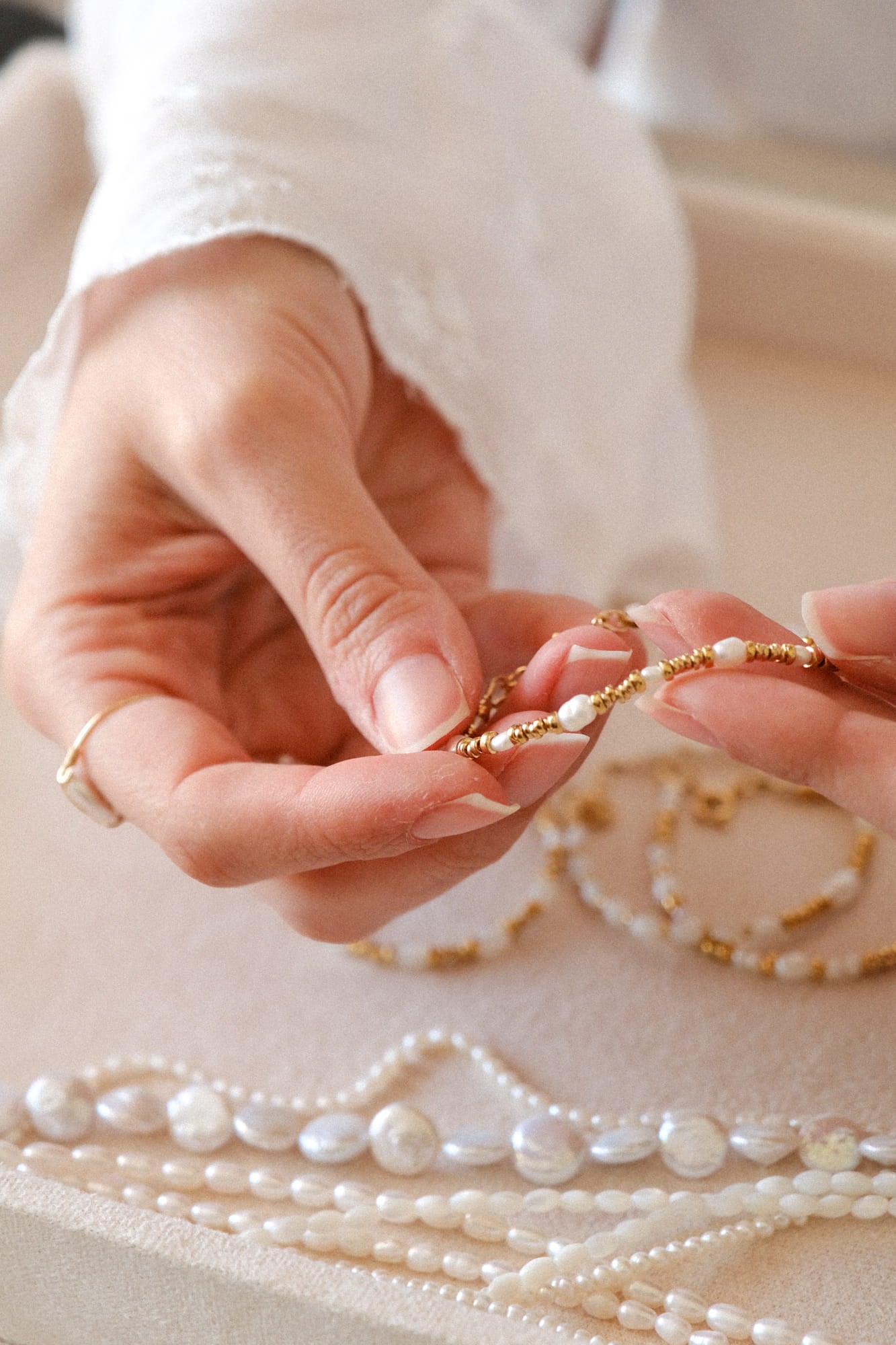 fabrication femme bijoux perles et pierre  fines dorés à l'or fin rêvésie