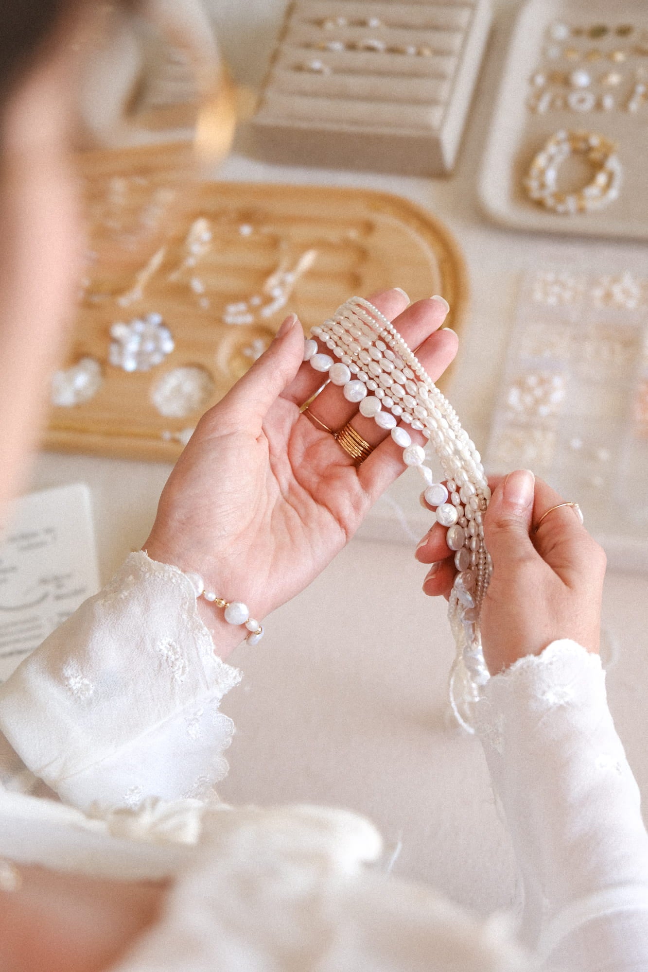 fabrication femme bijoux perles et pierre  fines dorés à l'or fin rêvésie